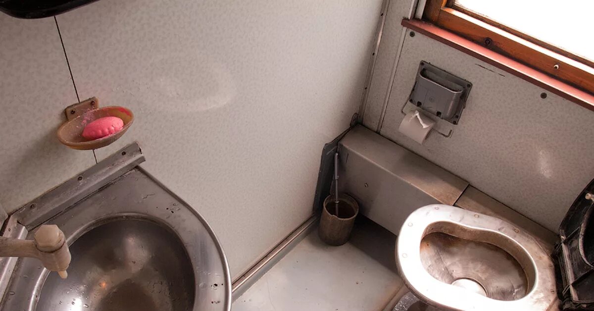 Плацкарт фото туалет О туалетах в поездах Пикабу