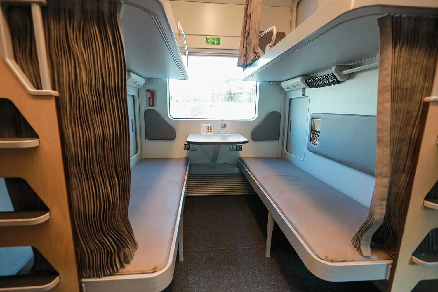 Плацкарт ржд фото внутри Плацкартный вагон будущего представили в Москве. Фотогалерея - Ведомости