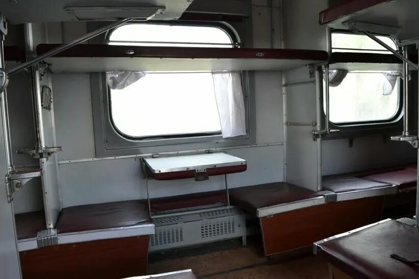 Плацкарт в поезде боковое место фото Билеты на поезд Новосокольники - Санкт-Петербург цена от 592 руб, расписание жд 