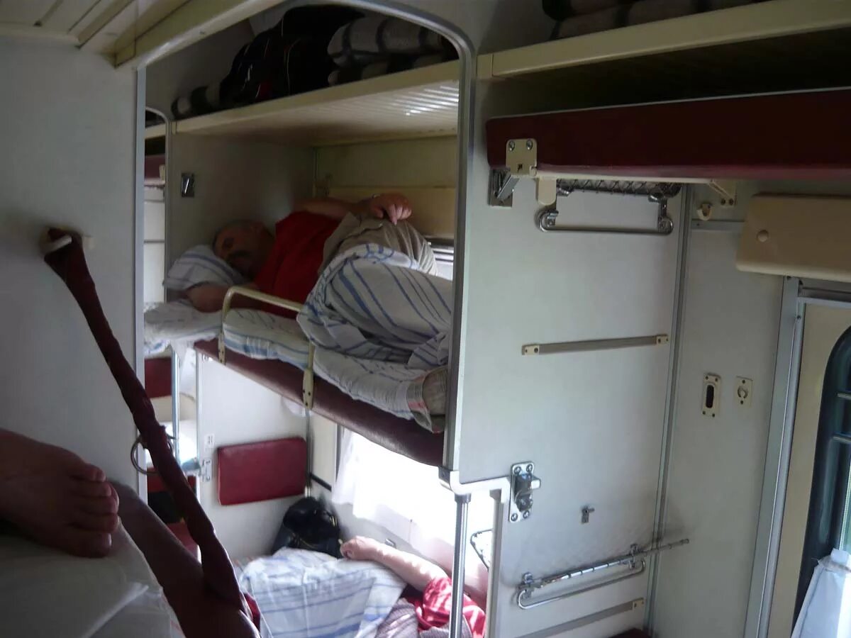 Плацкарт в поезде боковое место фото Верхние боковые места в плацкартном вагоне: найдено 89 изображений