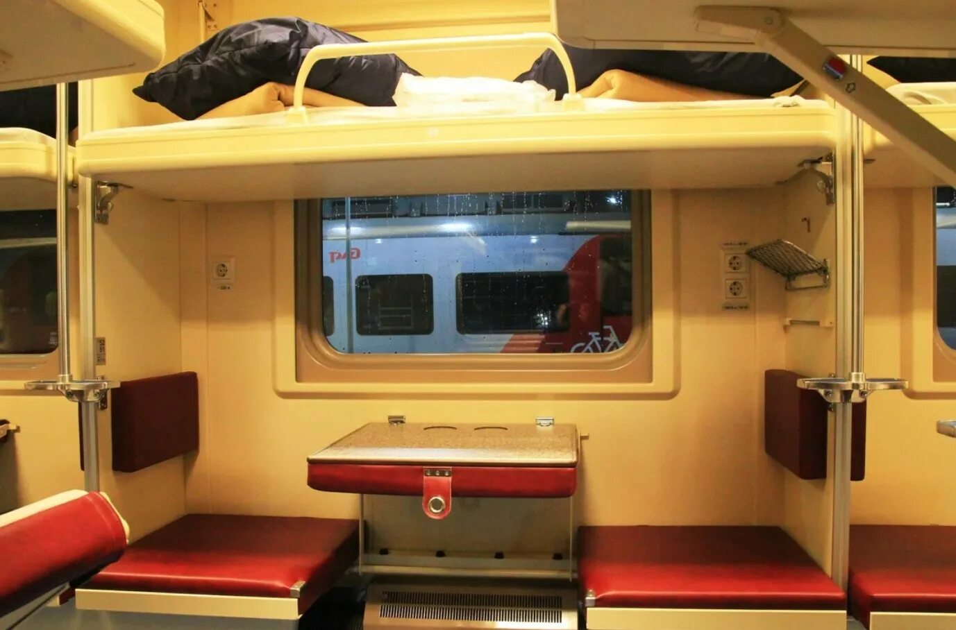 Плацкарт в поезде боковое место фото В сети появилась информация о расписании поездов в Крым - Независимое телевидени