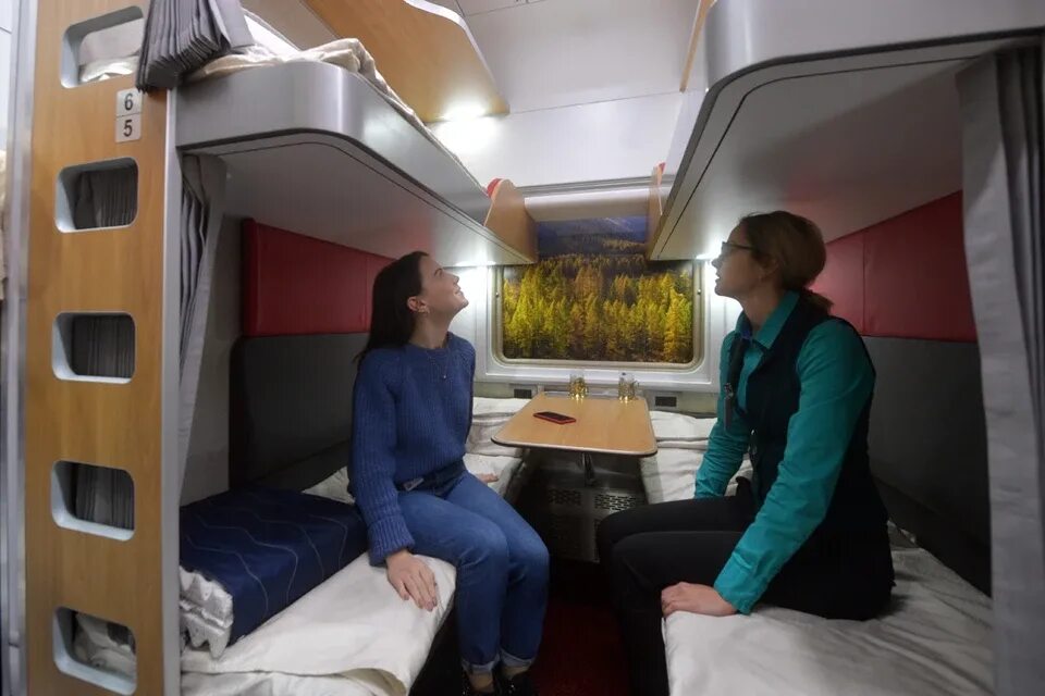 Плацкарт в поезде и купе отличие фото В новых плацкартных вагонах будет душ и у каждого пассажира - шторка с замком - 