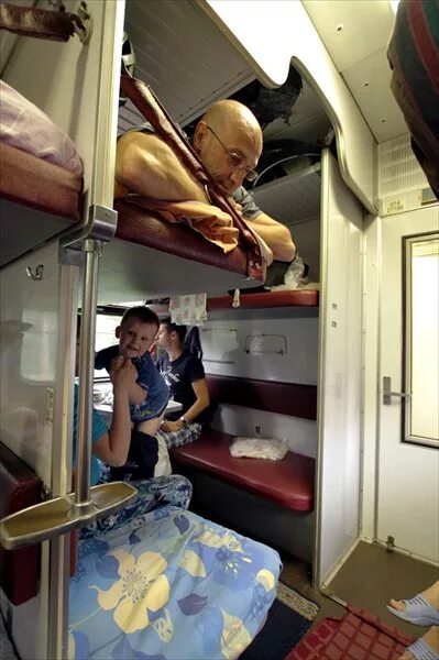 Плацкарт в поезде расположение фото Драники с зубровочкой, а на десерт 240 велокилометров