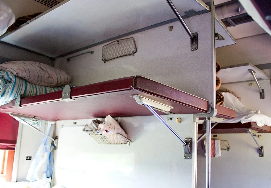 Плацкарт верхнее боковое место фото Не 38-е, а 40-е. Что выбирают пассажиры плацкарта, когда нет нормальных мест 152