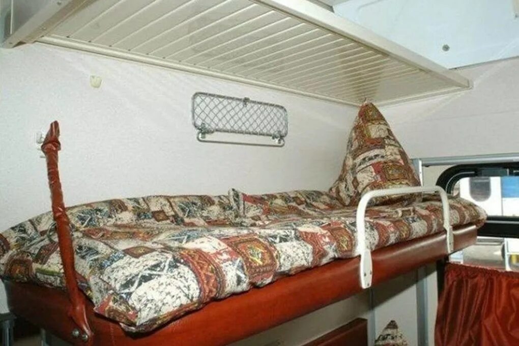 Плацкарт верхняя полка фото В больницу им. Середавина в Самаре доставили девочку, упавшую с вагонной полки -