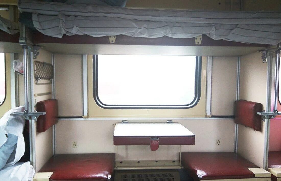Плацкарт верхняя полка фото Как разбираются нижние боковые места в вагоне плацкарте поезда РЖД