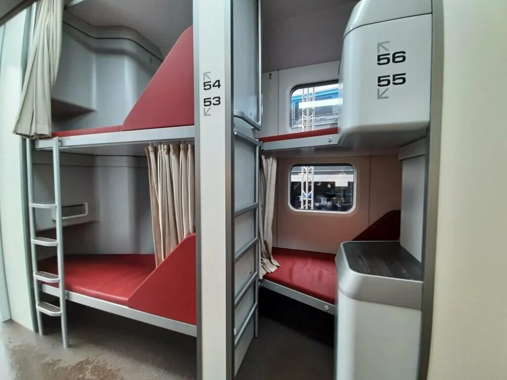 Плацкарт внутри фото РЖД пять лет рассказывали, каким красивым будет плацкарт, но в итоге решили оста