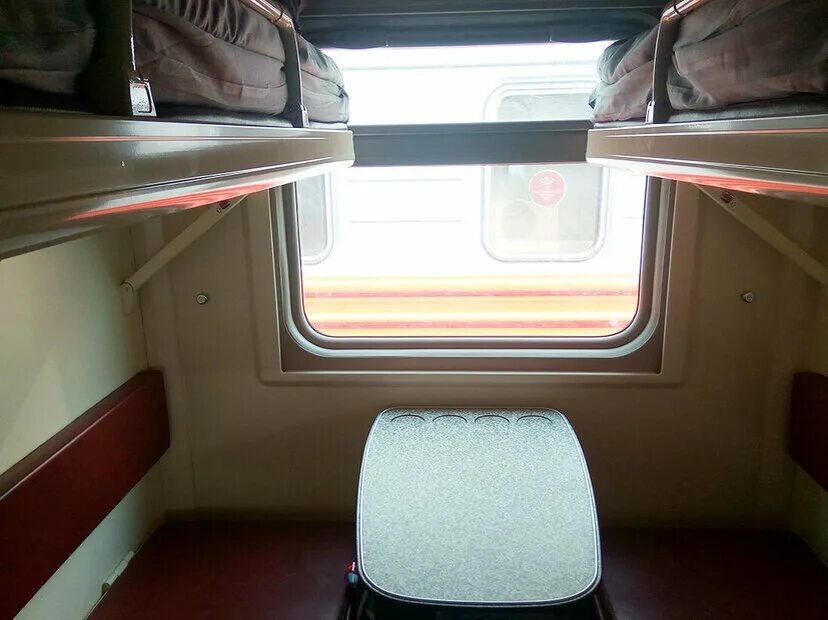 Плацкартное купе фото Ностальгия по стуку колес. Новое в перевозках или как будем делить столик Юлины 