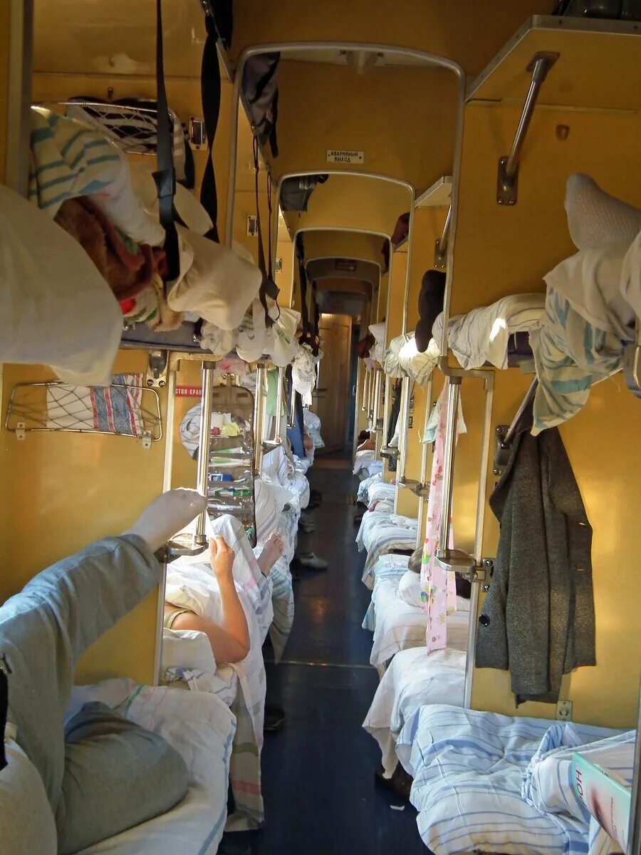 Плацкартный поезд фото внутри Что американцу не понравилось в нашем плацкарте Серя Дзен