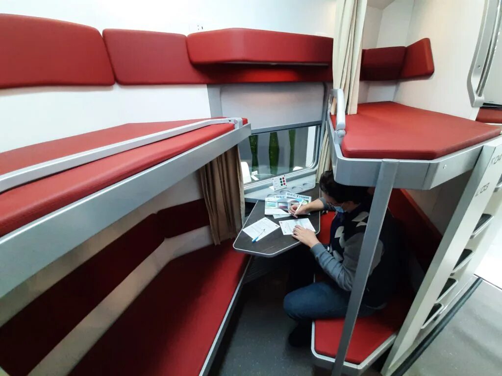 Плацкартный вагон фото снаружи РЖД пять лет рассказывали, каким красивым будет плацкарт, но в итоге решили оста