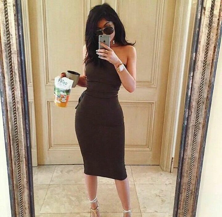 Платье фото в домашних условиях Pin by Lohran Cardoso on Kylie in the mirror Kylie jenner outfits, Kylie jenner 