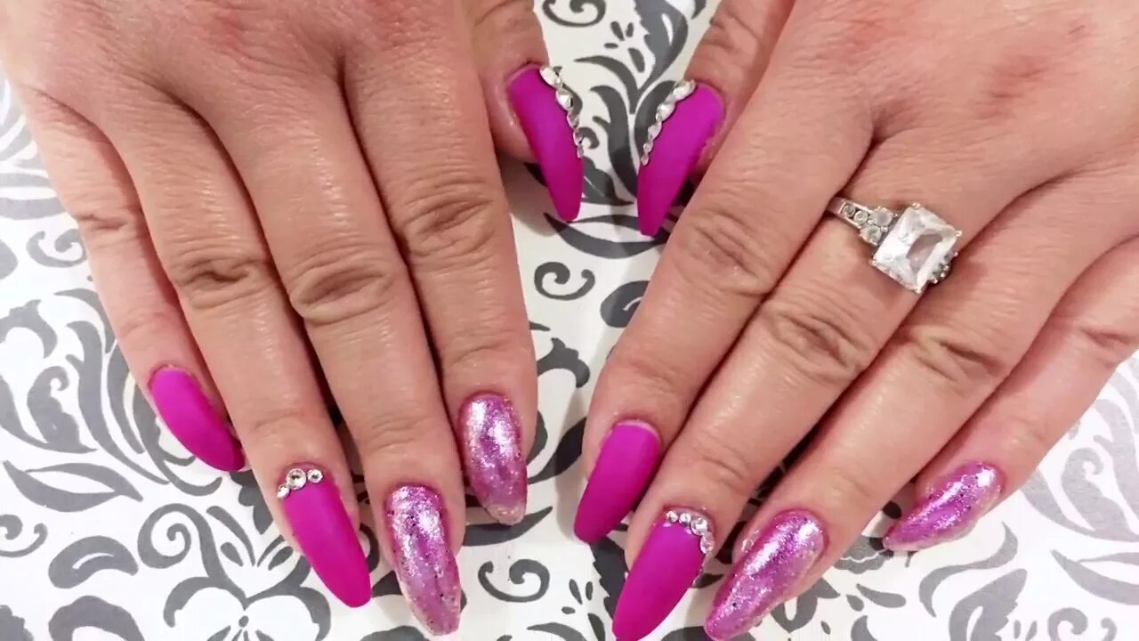 Платье фуксия маникюр цвета Valentines Nail Design - Matte Fuchsia and Glittery Design - YouTube