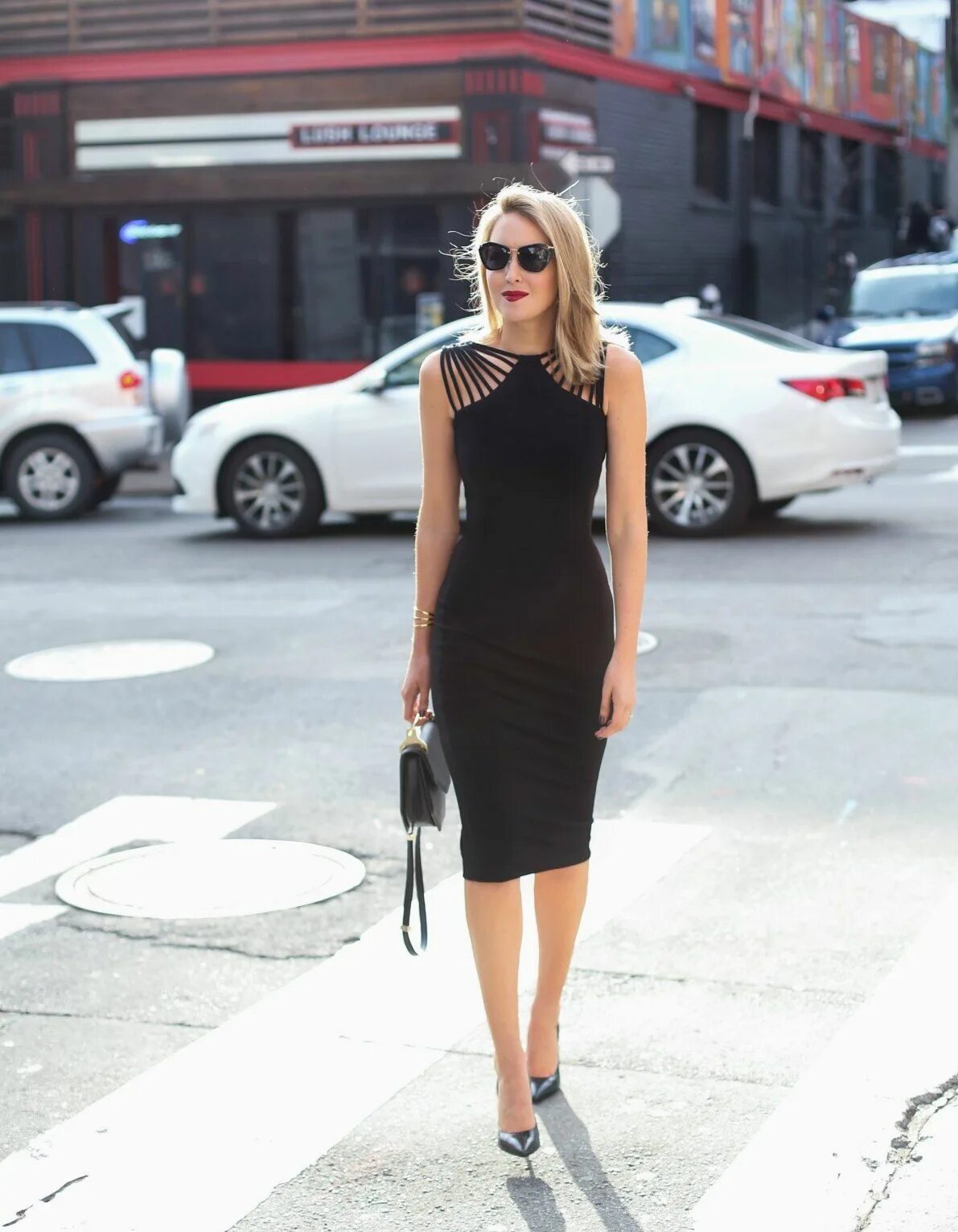 Платье футляр фото модного образа How to Transform Your Office Attire into Cocktail Attire - Glam Radar - GlamRada