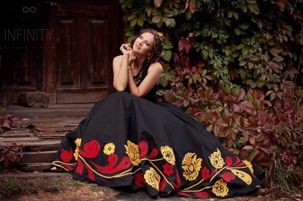 Платье хохлома женское в стиле ХохломаРазмер 40-48Входит: платье, кокошник, подъюбникСтоимость для фотосессии (