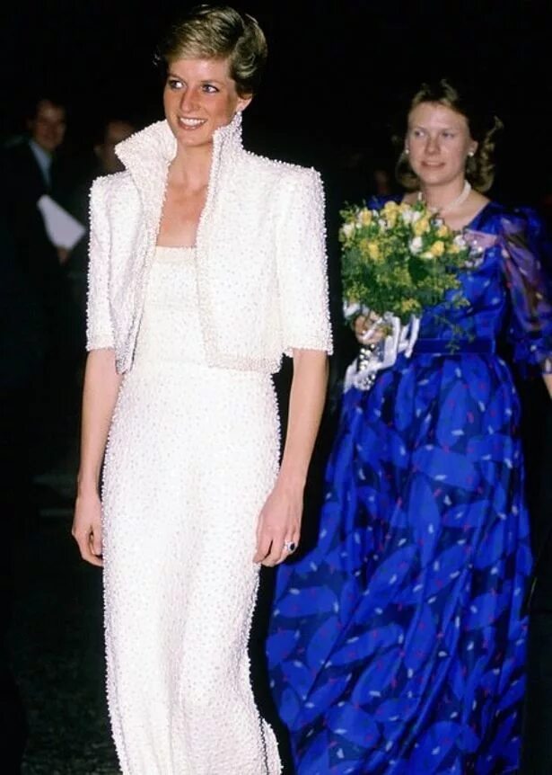 Платье принцессы дианы фото Pin on Princess Diana, William & Harry's Mom