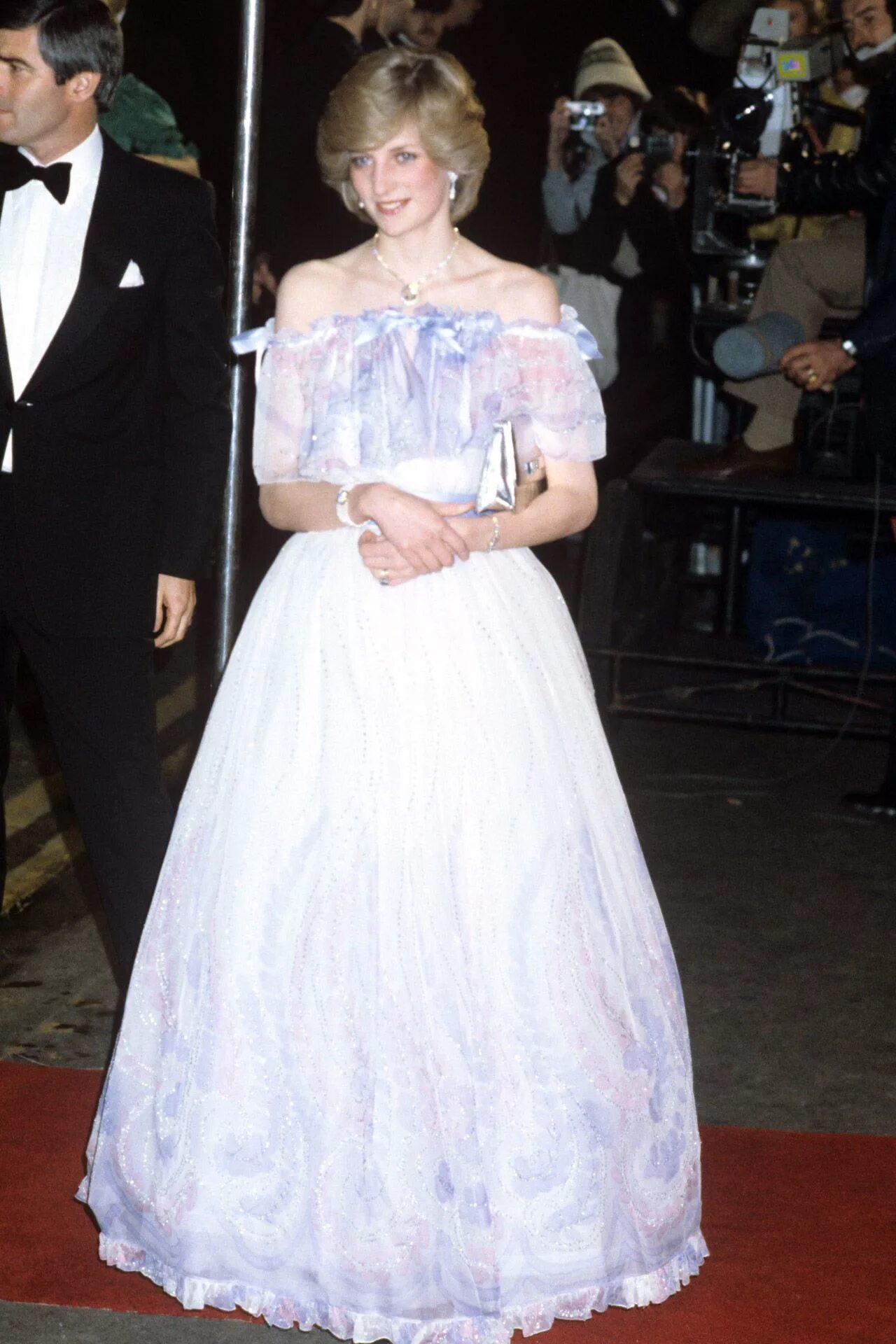 Платье принцессы дианы фото Diana, Princess Of Wales: A Life In Style Princess diana fashion, Princess diana