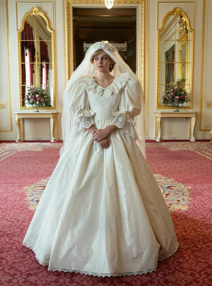 Платье принцессы дианы фото 16 Looks From The Crown Inspired By Princess Diana's Best Fashion Moments Prince