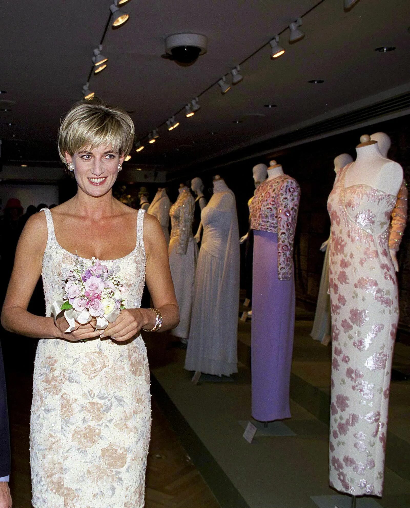 Платье принцессы дианы фото Princess Diana's Secret Moments Princess diana dresses, Princess diana fashion, 