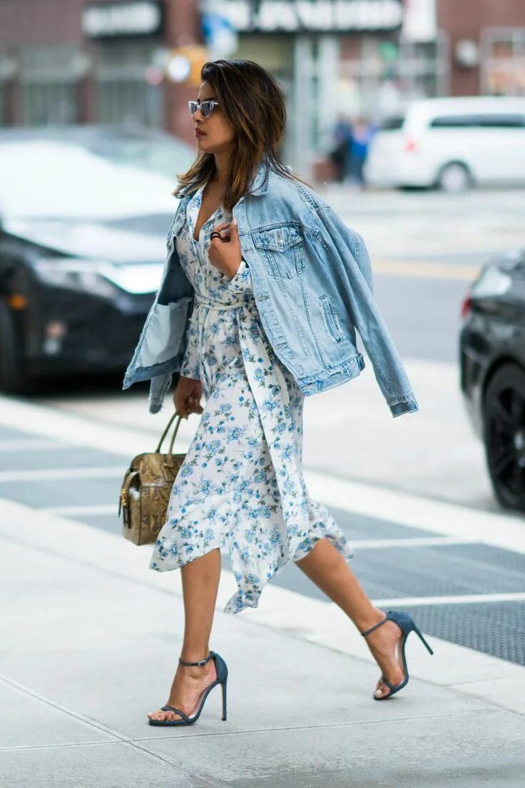 Платье с джинсовой курткой 2024 фото MOVE ON! ✋ ♥ on Twitter Womens fashion dressy, Celebrity street style, Bollywood