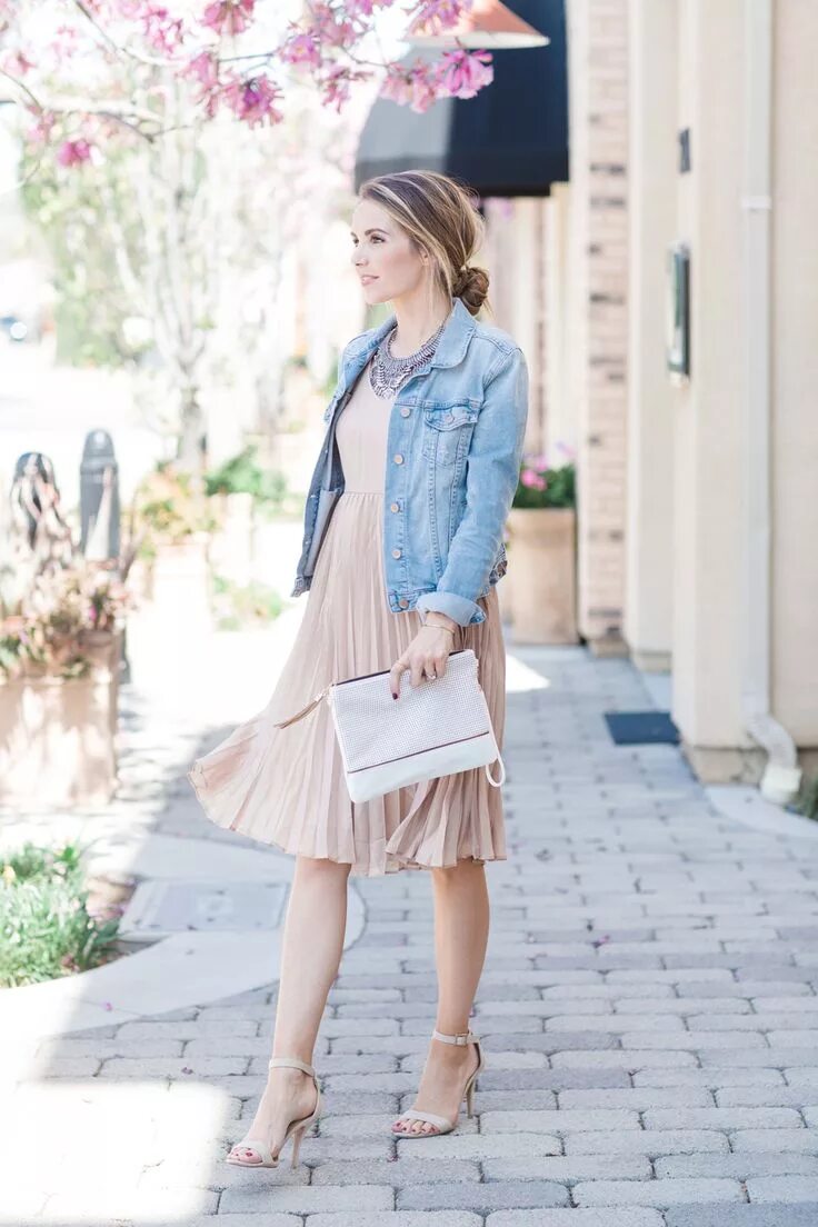 Платье с джинсовой курткой 2024 фото How to Dress Up and Dress Down a Pleated Dress - Merrick's Art Outfits, Fashion,