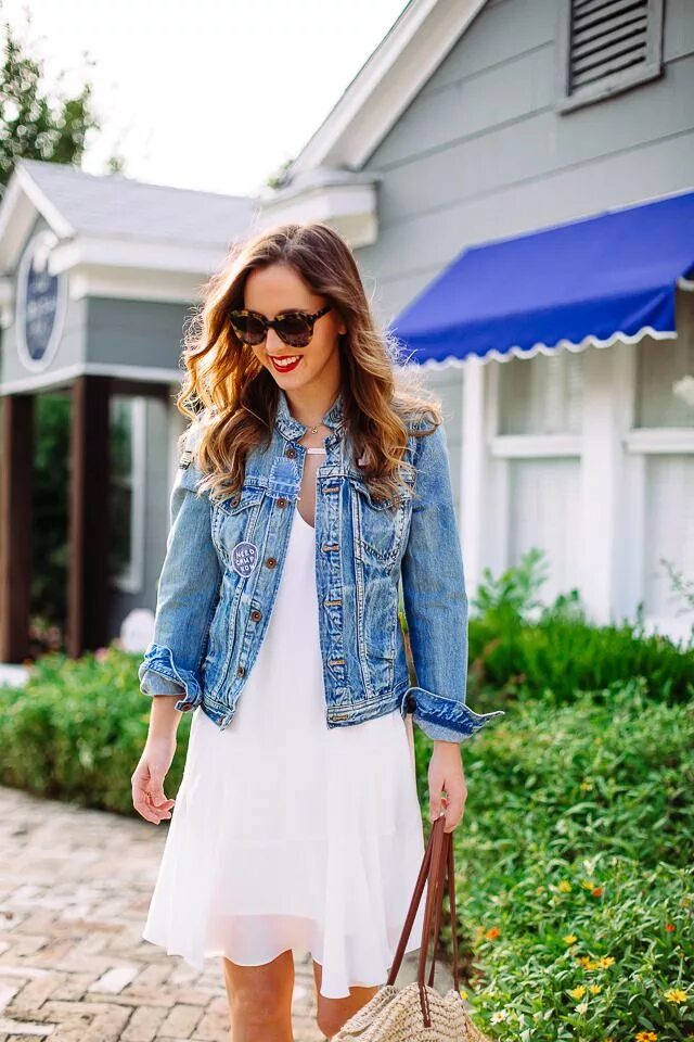 Платье с джинсовой курткой фото Little White Dress - SideSmile Style Little white dresses, Summer outfit inspira