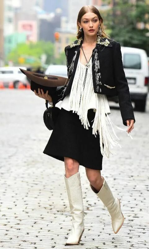 Платье с казаками фото Knee-high white boots: How to wear the fall-winter must-have