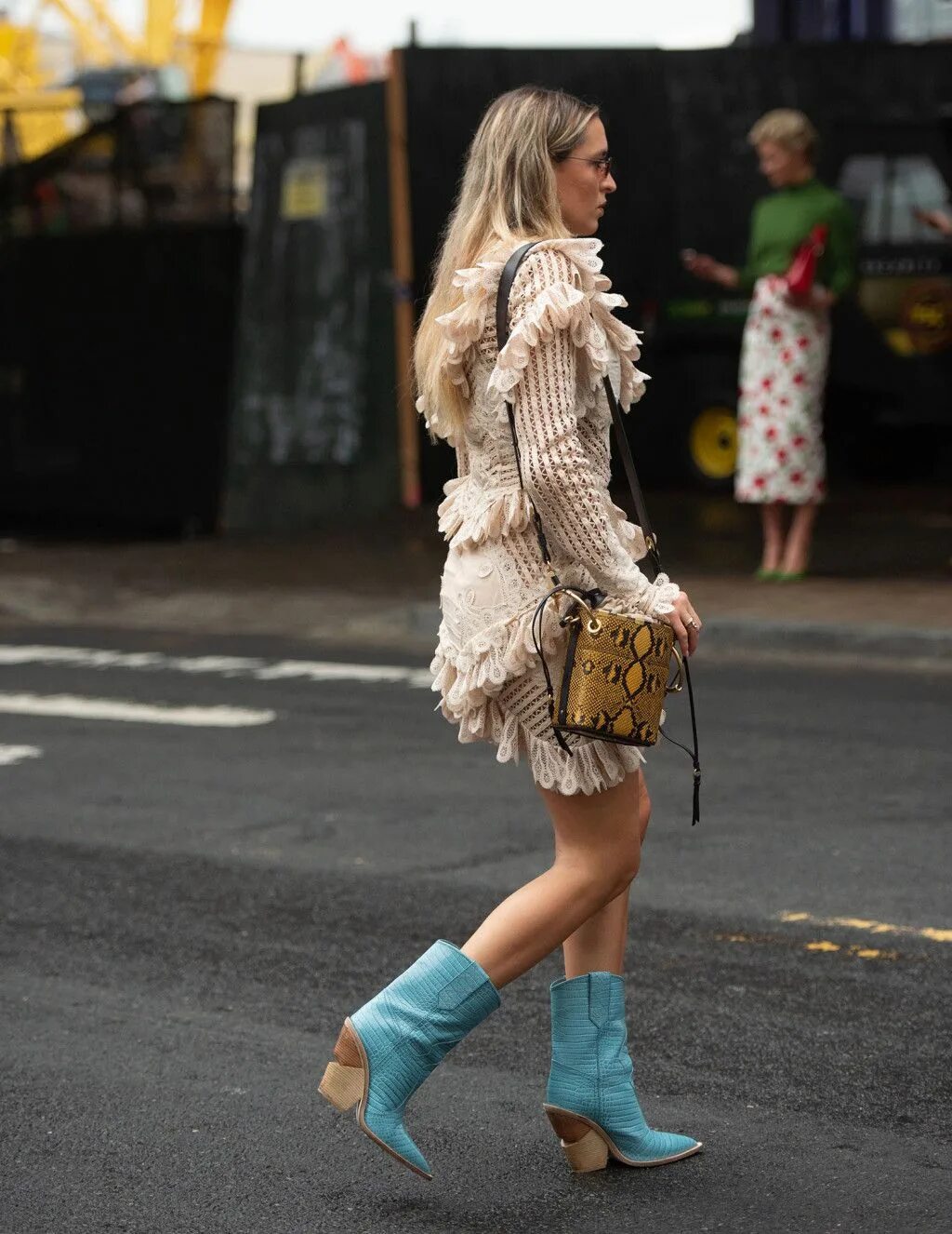 Платье с казаками фото They Are Wearing: New York Fashion Week Spring 2019 New york fashion, Fashion, F