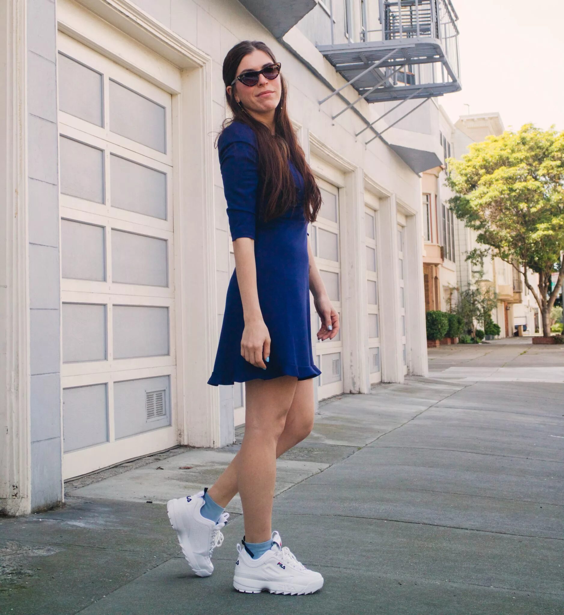 Платье с кроссовками фото Какие кроссовки под платье: найдено 90 изображений