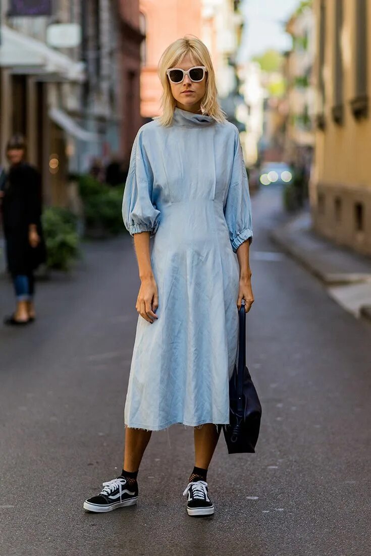 Платье с кроссовками фото I Believe In Pink blogger Linda Tol at Milan Fashion Week in a crushed silk dres