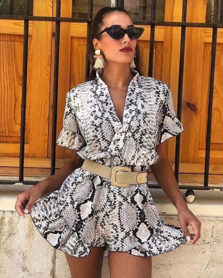 Платье с принтом змеиной кожи модные образы Pin von Reenah Obrero auf Outfits in 2020 Outfit ideen, Modetrends, Mode outfits