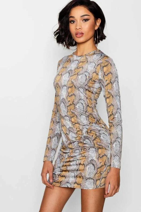 Платье с принтом змеиной кожи модные образы boohoo Snake Print Ruched Bodycon Dress Ruched bodycon dress, Bodycon dress onli