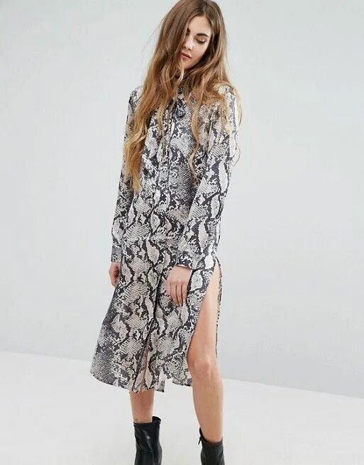 Платье с принтом змеиной кожи модные образы Discover Fashion Online Lässige kleider, Kleiderstile, Bunte mode