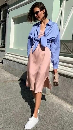 Платье с рубашкой сверху фото С чем носить платье комбинацию. 10 идей для стильных образов in 2024 Retro outfi