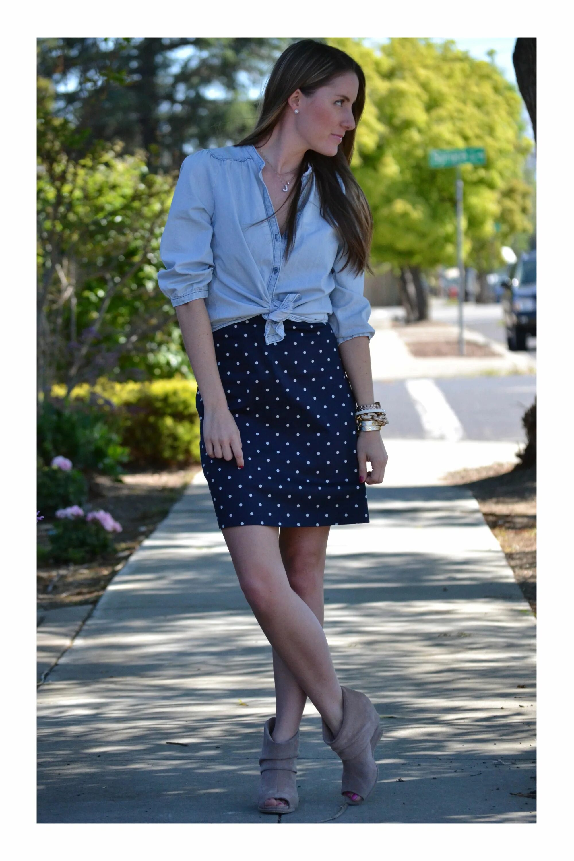 Платье с рубашкой сверху фото Cómo lucir un look relax y al mismo tiempo verte glamurosa - Tizkka Falda midi c