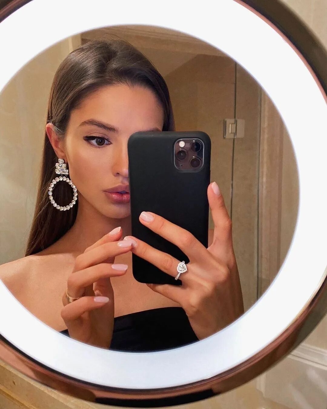 Платье селфи фото P A S S I O N ♥ V I B E on Instagram: "@korotkova_viktoriya #passionvibe" Mirror