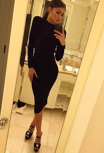 Платье селфи фото Pin by Carolina Quihuis on Black Clothes! Zendaya outfits, Fashion, Zendaya styl
