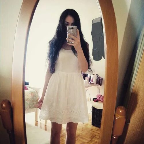 Платье селфи фото Tại sao chàng trai khẳng định bạn gái đang lừa dối khi xem bức ảnh này?