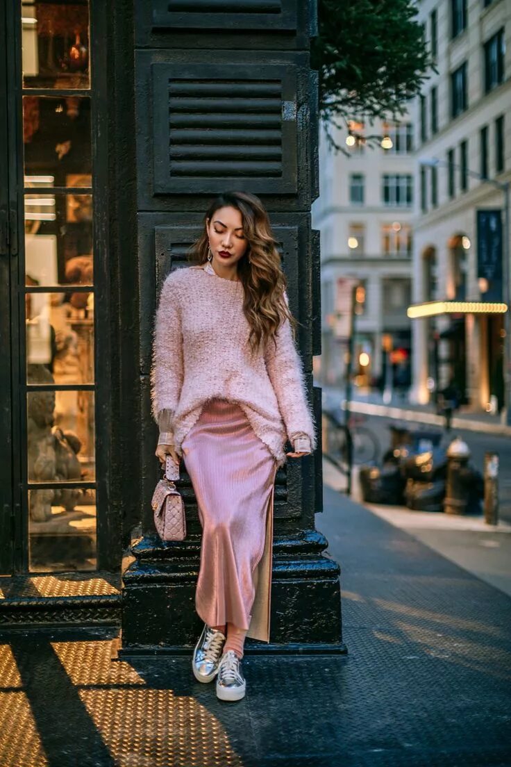 Платье со свитером фото HOW TO PULL OFF SPRING TRENDS IN THE WINTER - Jessica Wang Fashion outfits, Stre