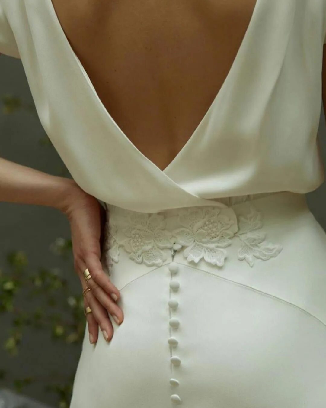 Платье спина фото ⋆ Rustic Wedding Chic ⋆ on Instagram: "Dress details for the win! Dress @cel. Al