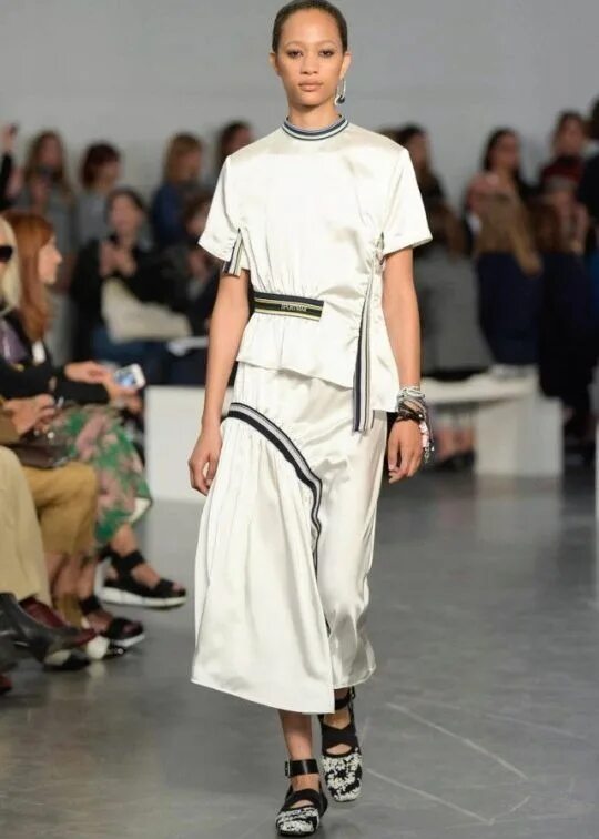 Платье спорт шик фото Костюмы в стиле спорт-шик (59 фото): женские спортивные костюмы с юбкой и брючны