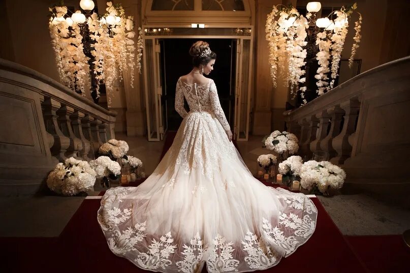 Платье свадебное фото салоны Если маленькой девочке дать карандаши и попросить нарисовать принцессу, она обяз