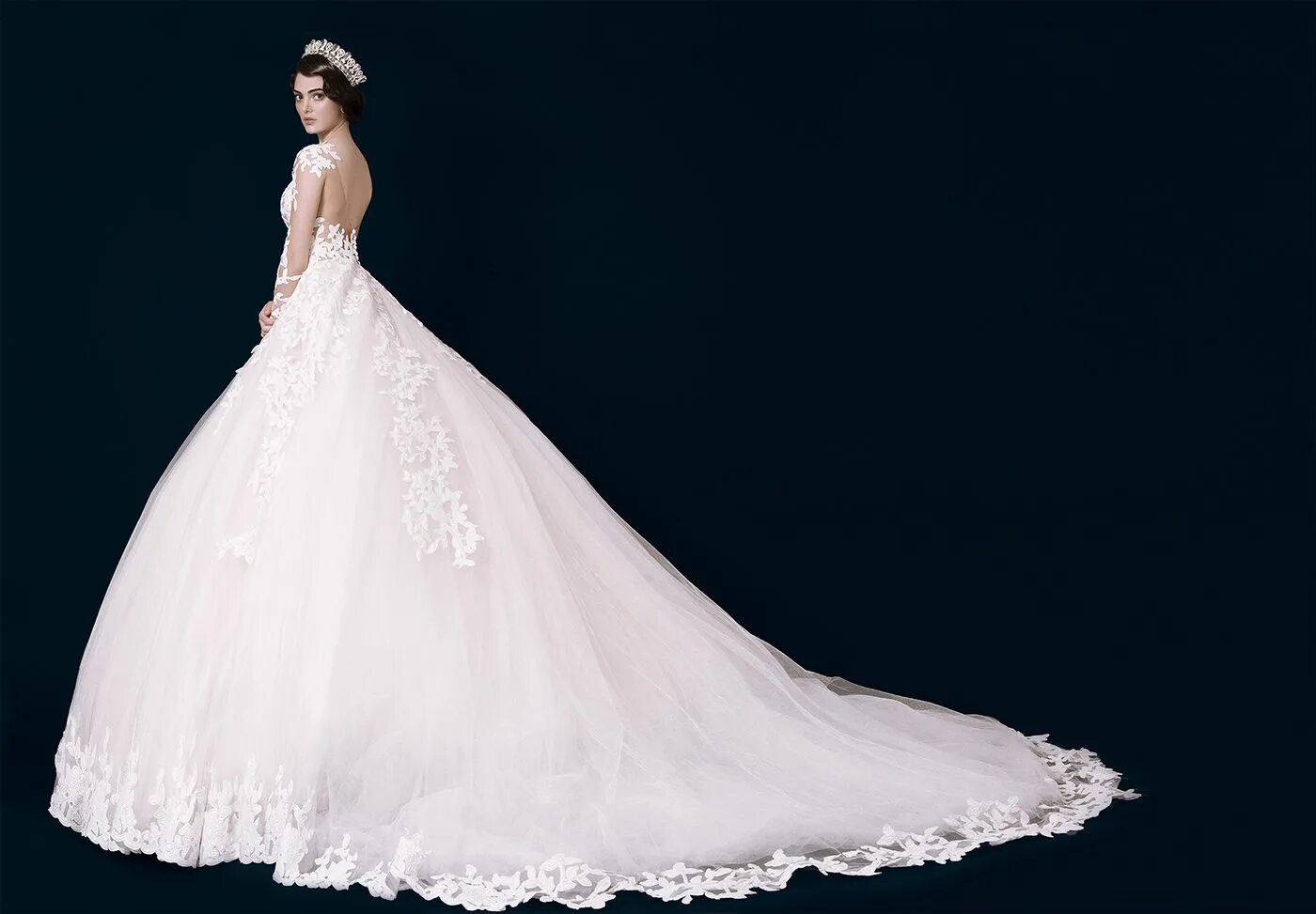 Платье свадебное фото салоны Benito Santos: Brides F/W 2016 on Behance Bride, Bridal couture, Wedding dresses