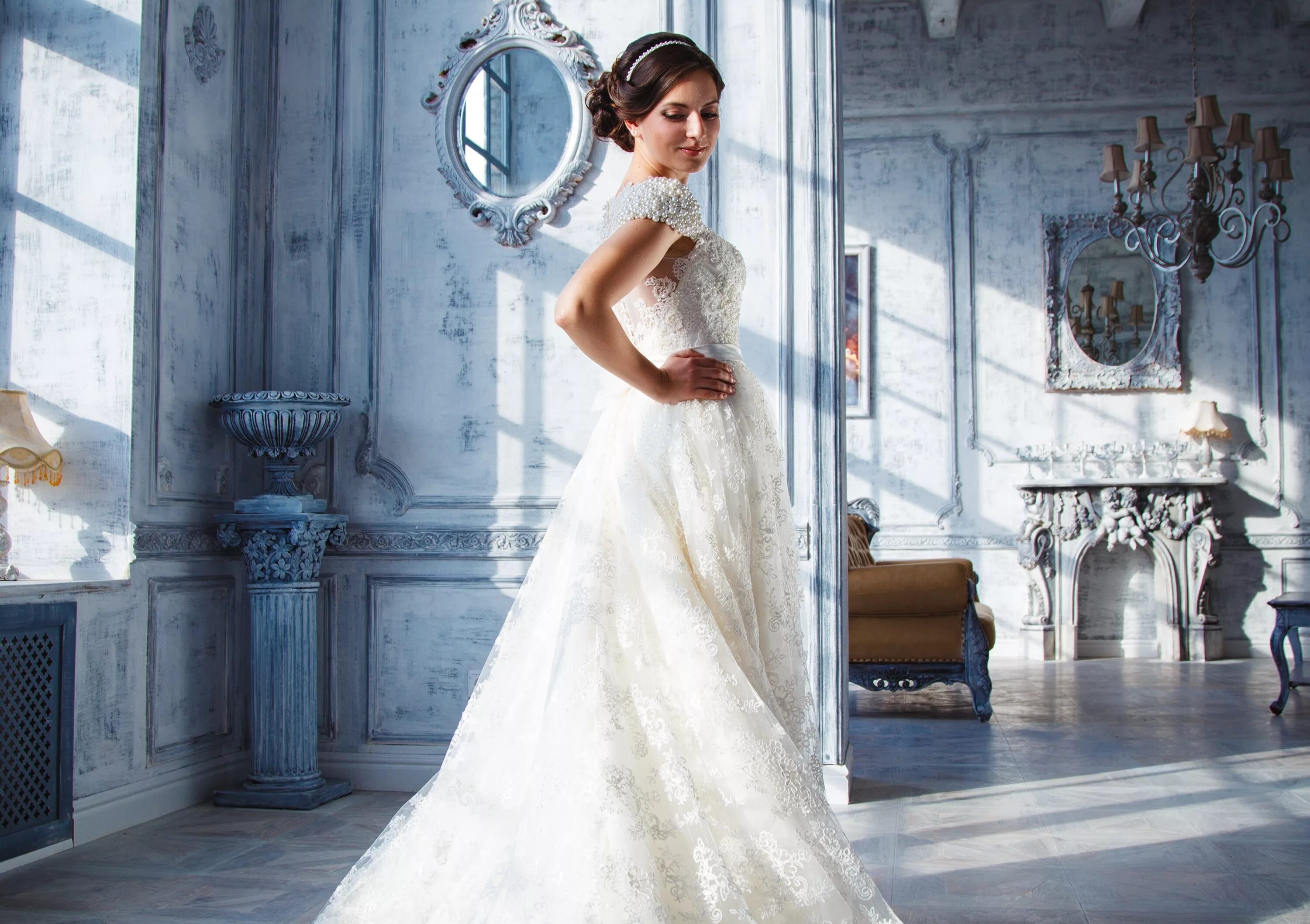 Платье свадебное фото салоны Beautiful young girl in a chic white wedding dress Desktop wallpapers 1280x1024