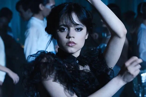 Платье уэнсдей фото Как сейчас выглядит Дженна Ортега: как актриса изменилась ради роли в сериале "У