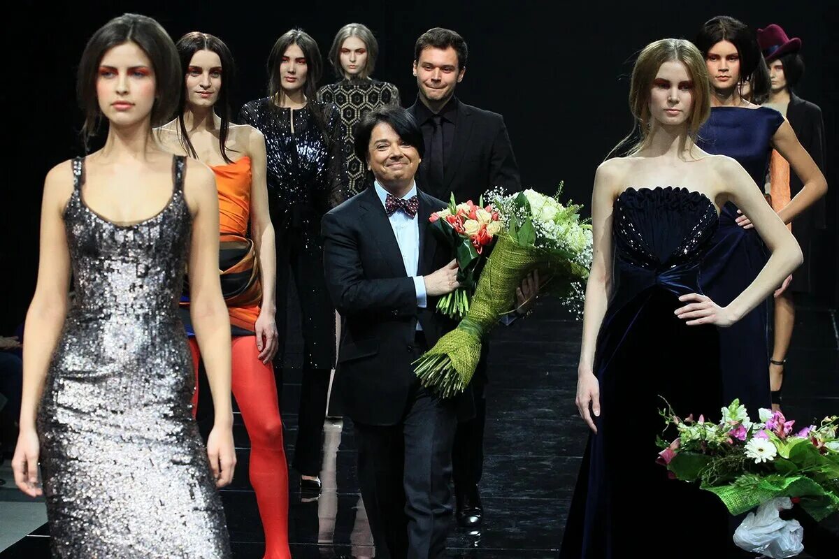 Платье юдашкина фото Дорого-богато": кто был по национальности Валентин Юдашкин? Народ Востока Дзен