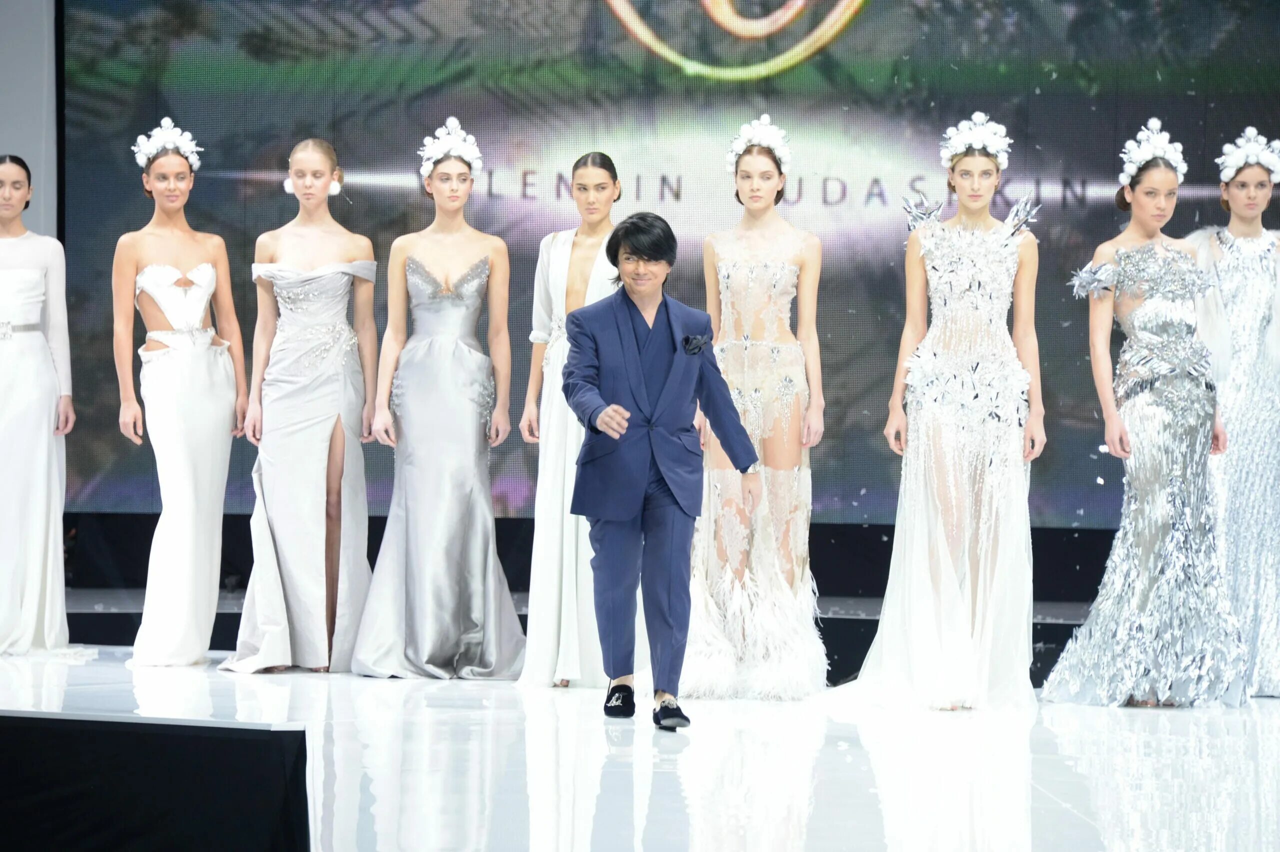 Платье юдашкина фото Две звезды, две повести от кутюр: что сделали Валентин Юдашкин и Вячеслав Зайцев