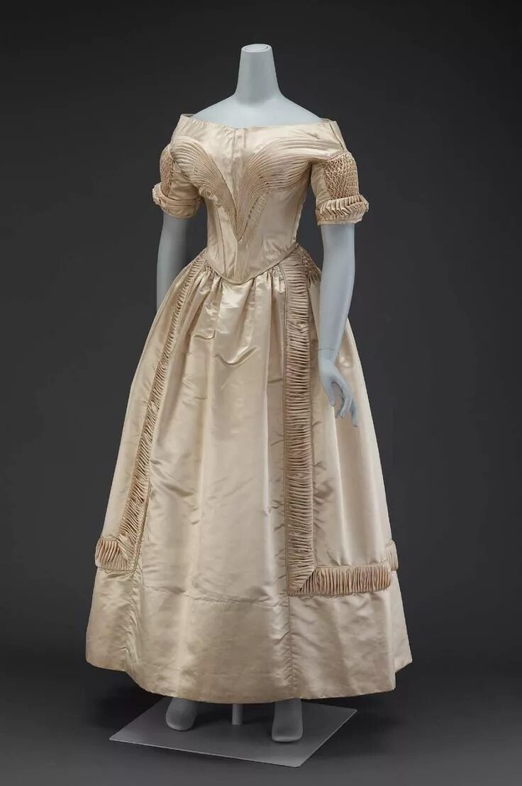 Платья 19 века фото 1840 wedding dress Historical dresses, Wedding gowns vintage, Wedding dresses vi