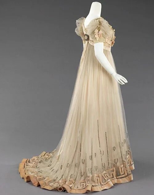 Платья 19 века фото Evening Dress House of Paquin 1905-07 Produced several years prior to the 1908 H