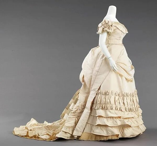 Платья 19 века фото Attributed to House of Worth Ball gown probably French by Attributed to House of