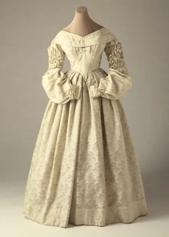 Платья 19 века фото россия Woman's Dress (Wedding), England, 1837-1838 Historical dresses, Antique dress, F